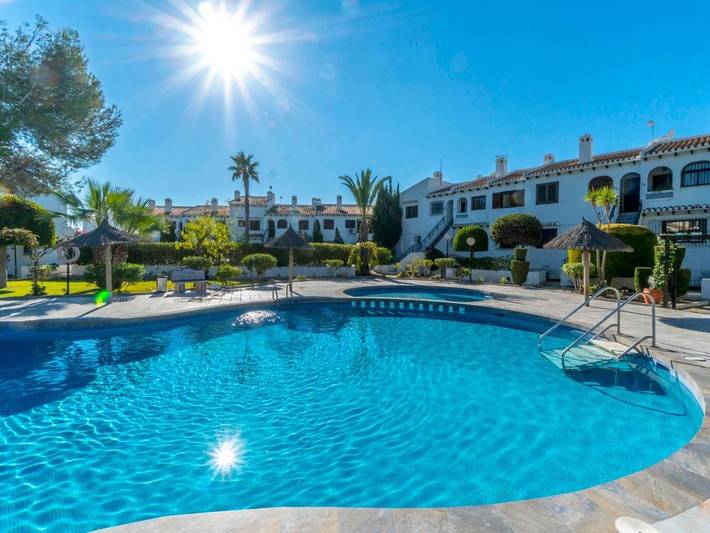 Apartamento de vacaciones para 3 personas, con piscina además de terraza y jardín - 1