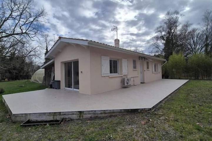 La maison aux bambous acceptant animal de compagnie location de 3 nuitées minimu in Avensan, Région de Lesparre-Médoc