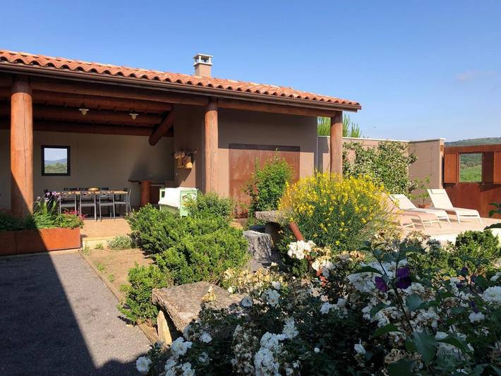 Location de vacances pour 12 personnes, avec vue ainsi que jardin et piscine à Faugères - 3