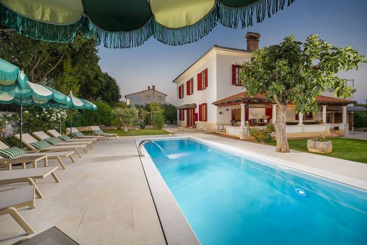 Dom wakacyjny dla 10 osób, z Balkon/ taras i Ogród oraz Basen w Rovinj