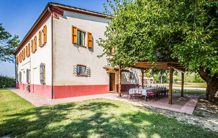 Maison de vacances pour 14 personnes, avec jardin ainsi que terrasse et piscine, adapté aux familles à Pergola