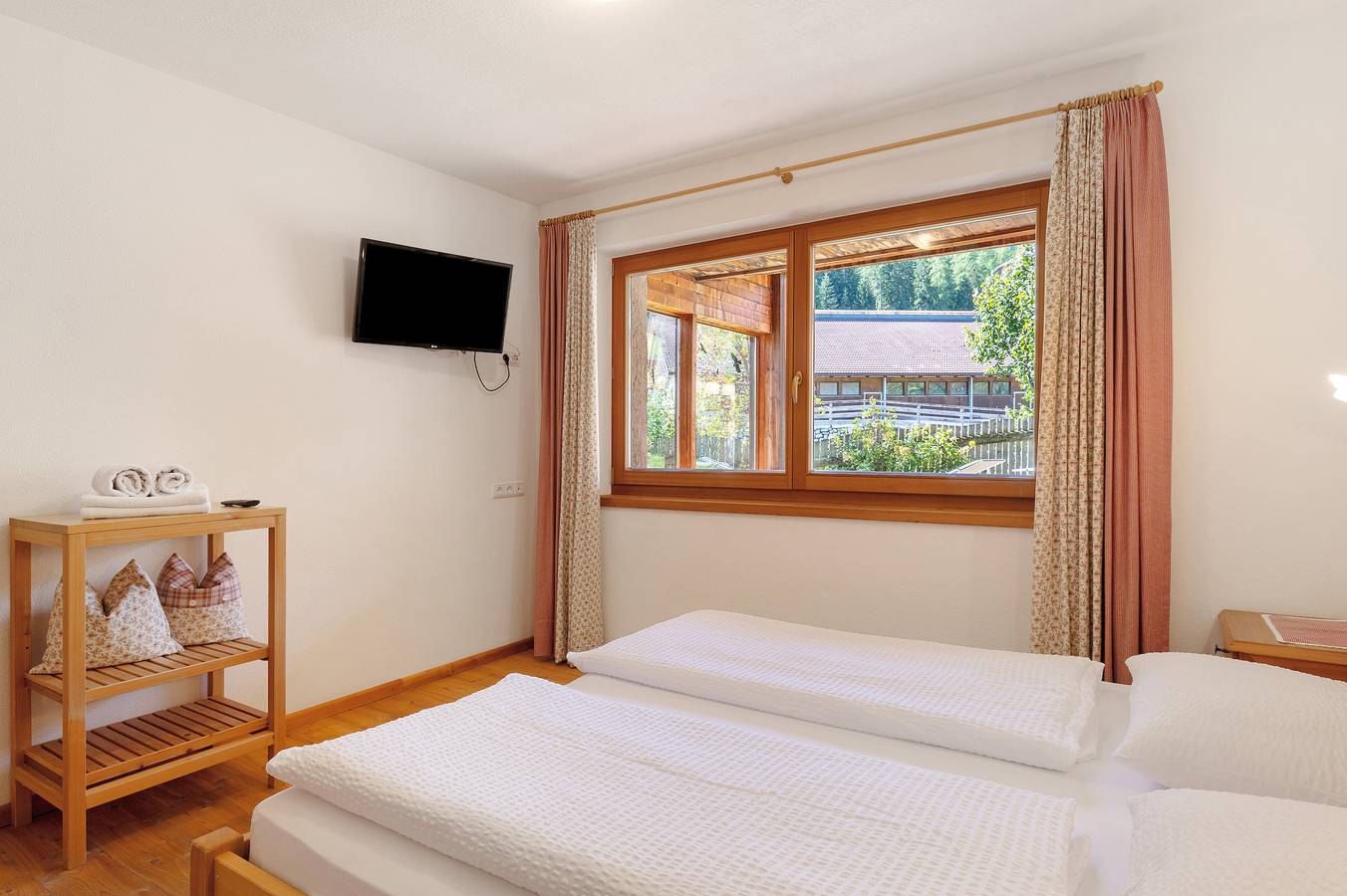 Ganze Wohnung, Ferienwohnung 'Naturidyll Mitterbach Apt Lignum' mit Bergblick, privater Terrasse und Wi-Fi in Weissenbach (Ahrntal), Ahrntal