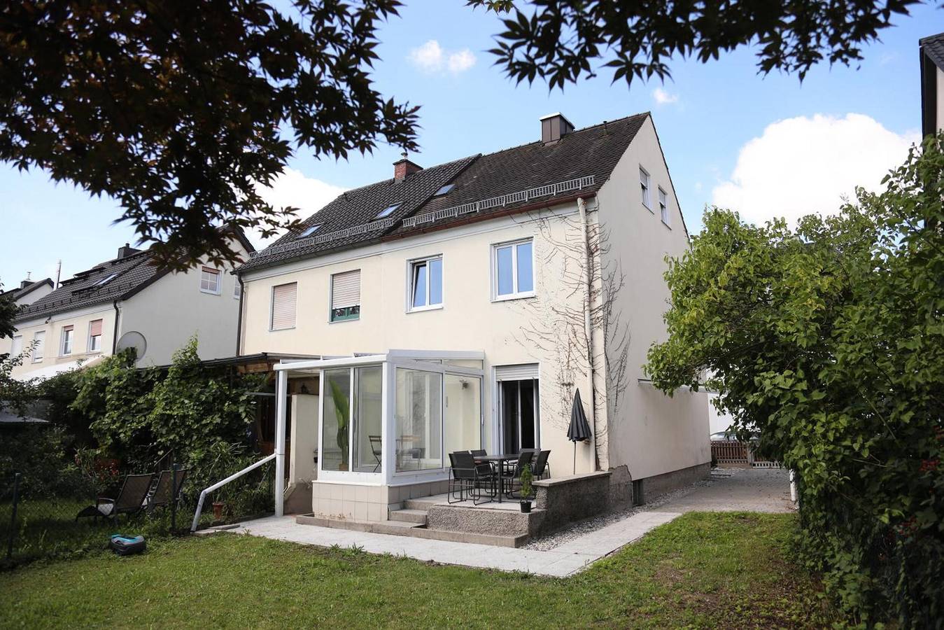 Holiday Home 'Ferienglück Rosenheim' with Private Terrace, Private Garden and Wi-Fi in Rosenheim, Upper Bavaria