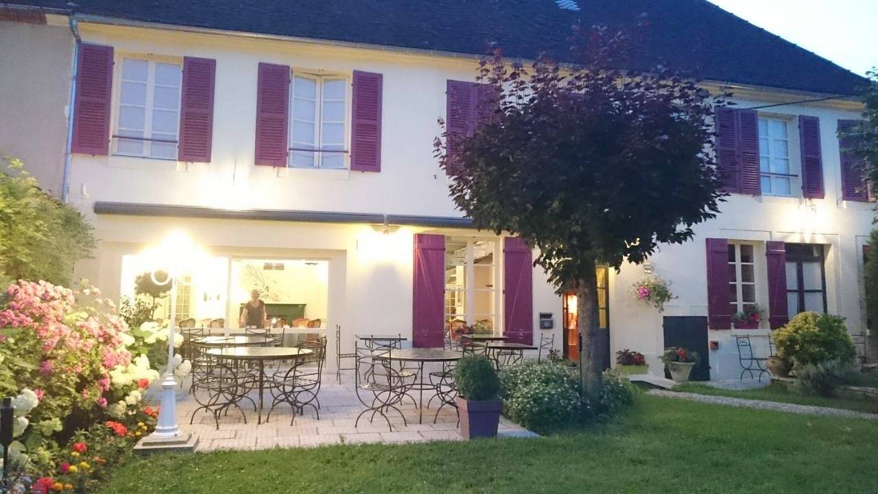 Logis - Hôtel Restaurant Les Tilleuls in Saint-Florentin, Région d'Auxerre