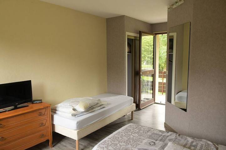 Location de vacances pour 40 personnes, avec jardin et terrasse, animaux acceptés à Rillé - 4