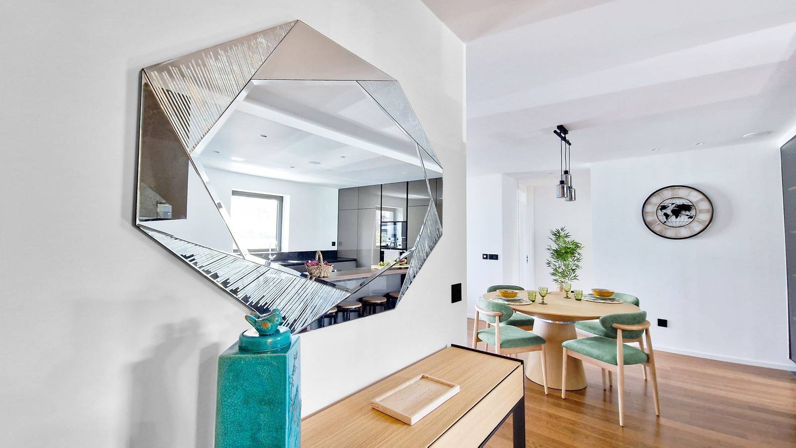 Entire apartment, Blissful Suite by Lovelystay in São Martinho, Madeira