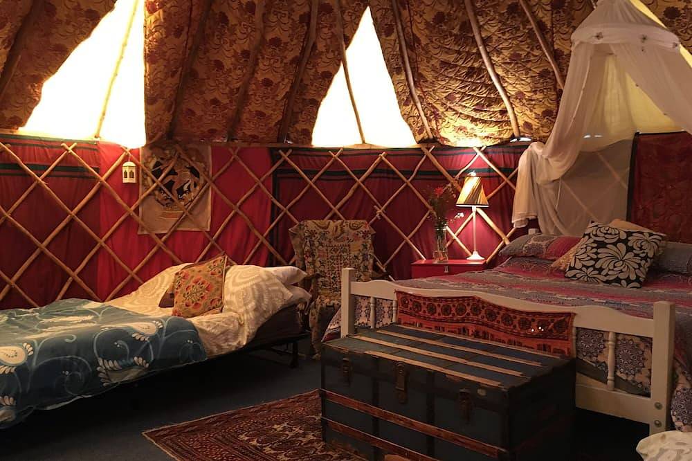 Eco Glamping immersed in nature, ideal for family holidays andromantic getaways! in Inch, County Cork