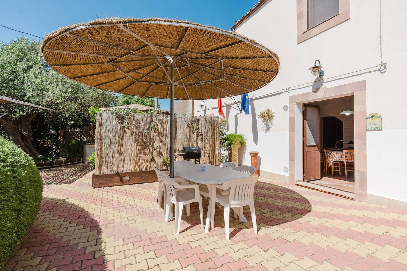 Apartamento entero, Apartamento 'Casa Vacanze 4 Pileri - Perollo' con vistas a las montañas, piscina comunitaria y Wi-Fi in Sciacca, Provincia de Agrigento