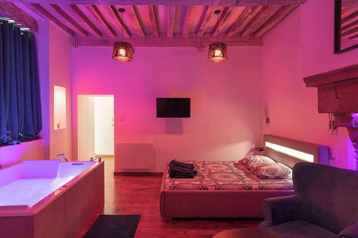 Gîte pour 2 personnes, avec Jacuzzi dans Office De Tourisme De Dijon - 4
