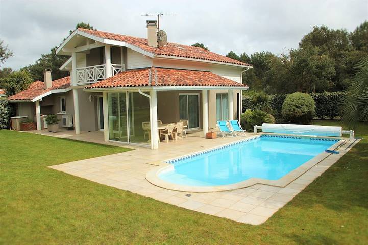 Villa pour 8 personnes, avec jardin et balcon à Soustons