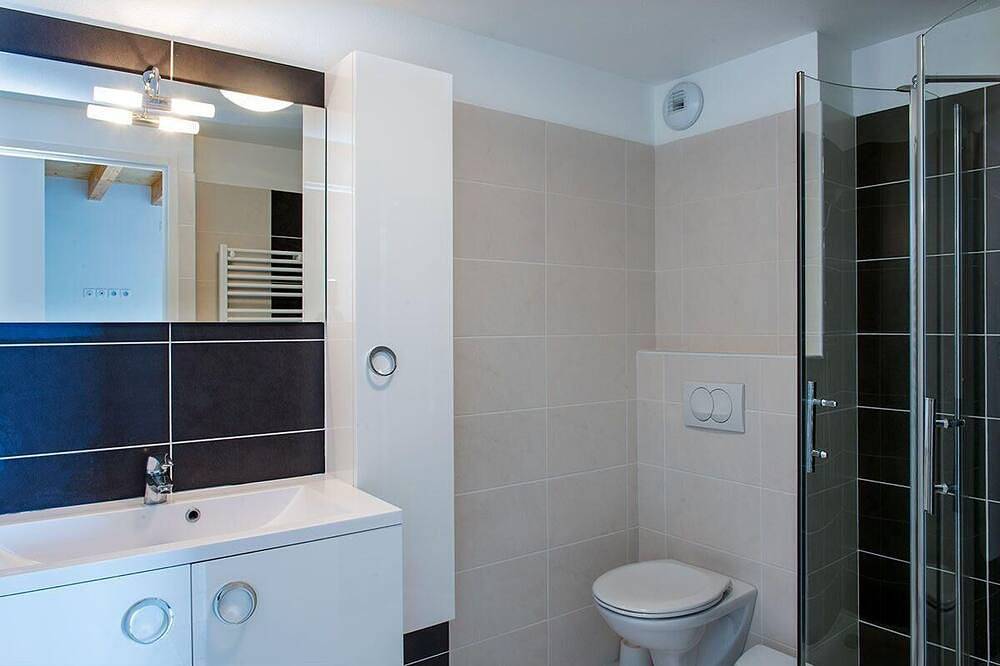 Entire apartment, Flat with water views in Chorges, Écrins National Park