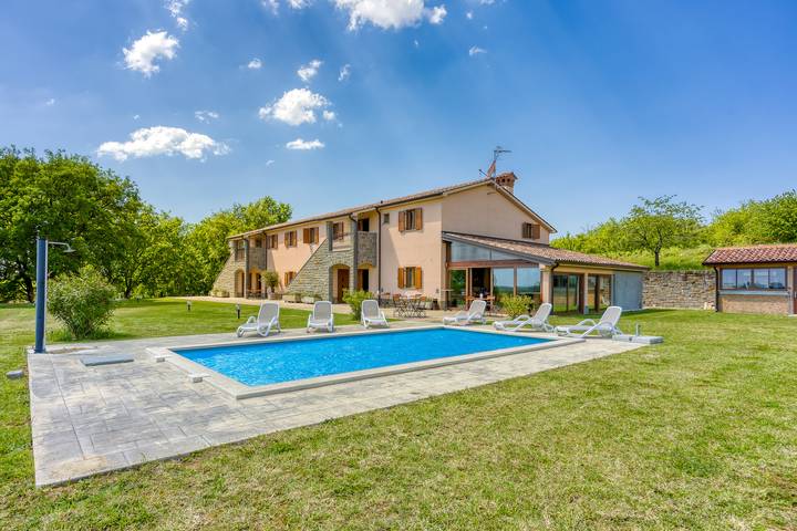 Hôtel pour 3 personnes, avec piscine et terrasse, adapté aux familles à Koper