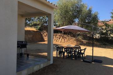 Gîte pour 6 personnes, avec terrasse et jardin à Cateri