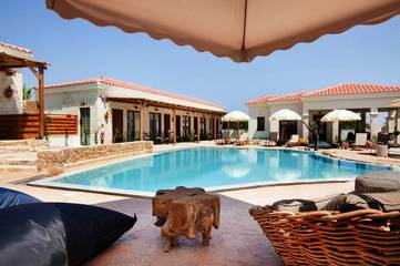 Hôtel pour 2 personnes, avec vue ainsi que jardin et piscine à Afitos