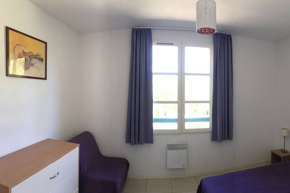 Entire apartment, Apartment 4 / 5p in holiday residence with pool in Montbrun-les-Bains, Nyons region