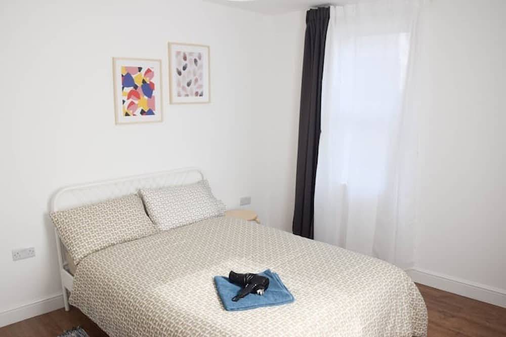 Entire apartment, Airy And Bright Master Bedroom Near Mercure Hotel in Leicester, Heart of England