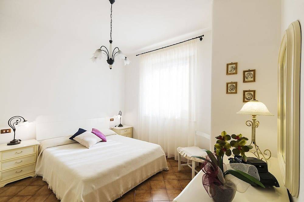 Podere La Rosa, Wohnung in offener Landschaft, aber 5 Gehminuten vom Zentrum entfernt. in San Quirico d'Orcia, Orciatal