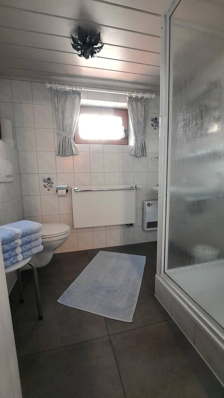 Ganze Ferienwohnung, Ferienwohnung Freyber/2 Schlafräume/Dusche,Wc in Seeg, Bayerisch Schwaben