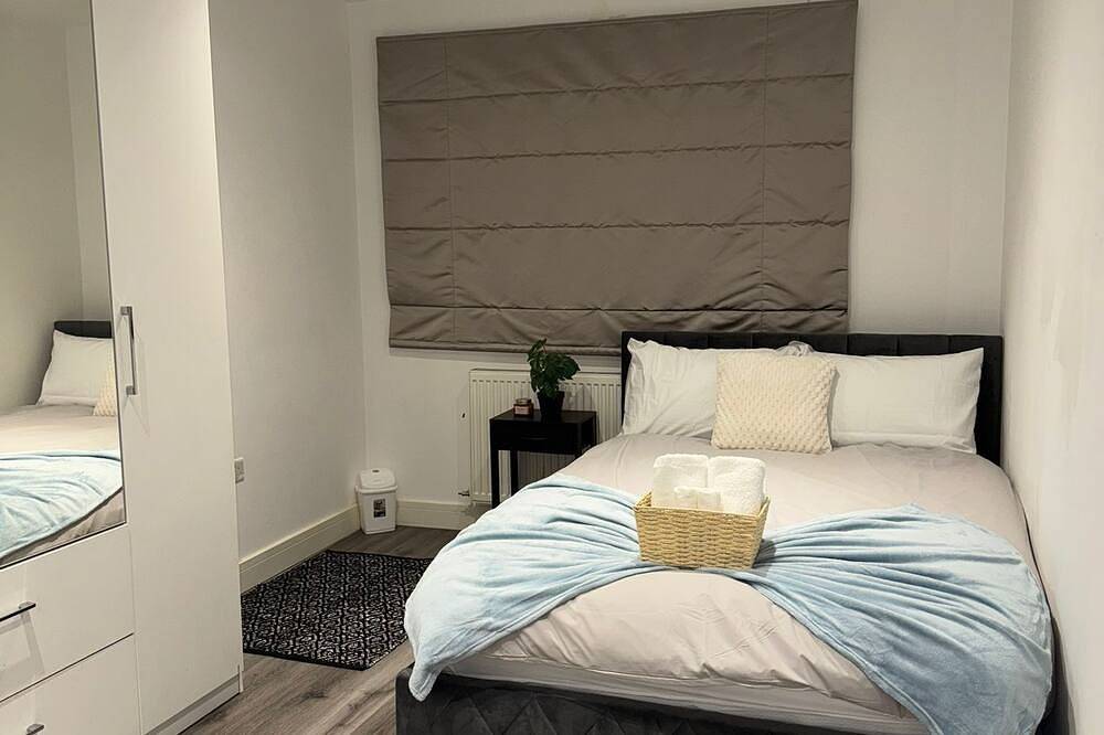 Ganze Wohnung, Ideal Heathrow Base. 2Br, 2Ba Apt in Hounslow in Hounslow, London