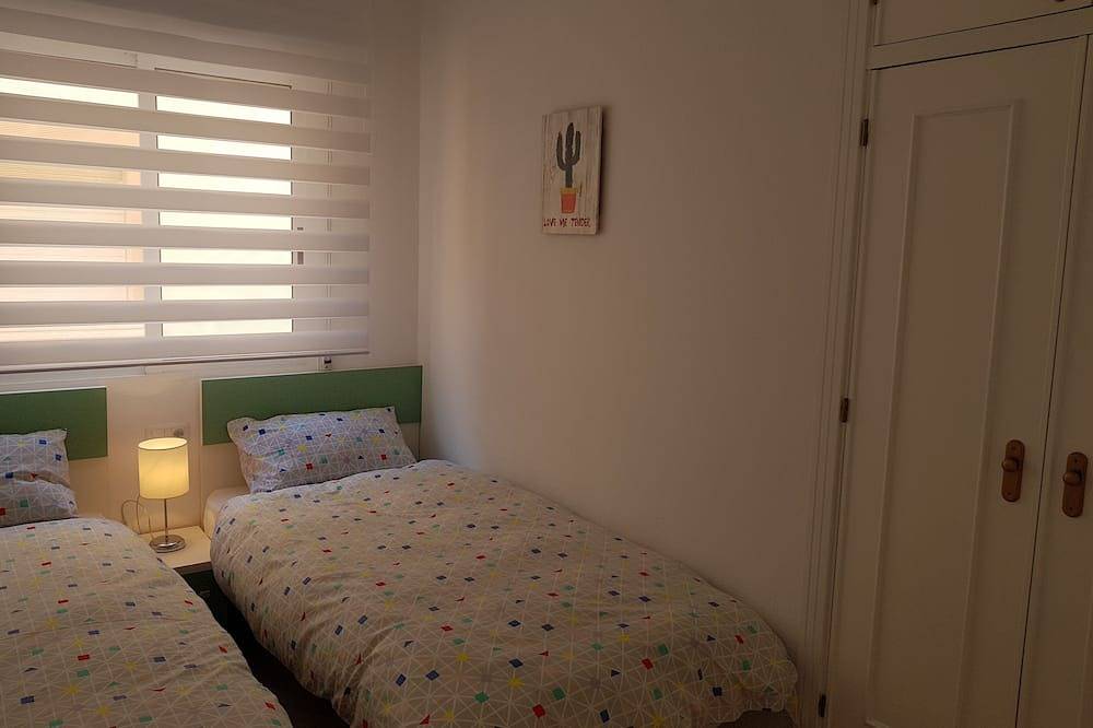 Hel leilighet, Perfekt beliggenhet, renovert leilighet i et inngjerdet kompleks med basseng og hage in El Paraiso Torrevieja, Torrevieja