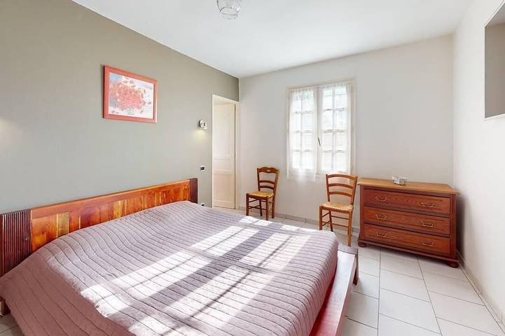 Location de vacances pour 8 personnes, avec terrasse et jardin à Beaugas - 2