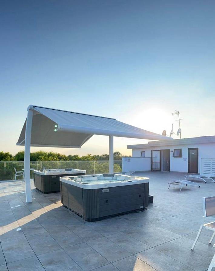 Ferienwohnung für 4 Personen, mit Balkon und Terrasse sowie Whirlpool und Garten