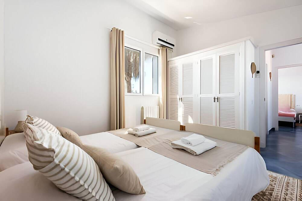 Villa Roxana, junto al mar y con piscina privada in Es Castell, Menorca