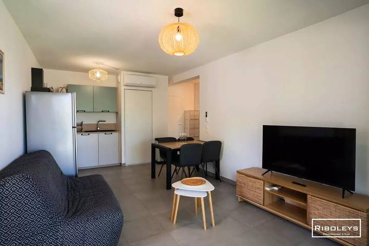 Gîte pour 6 personnes, avec jardin dans Plage de la Farinette - 4