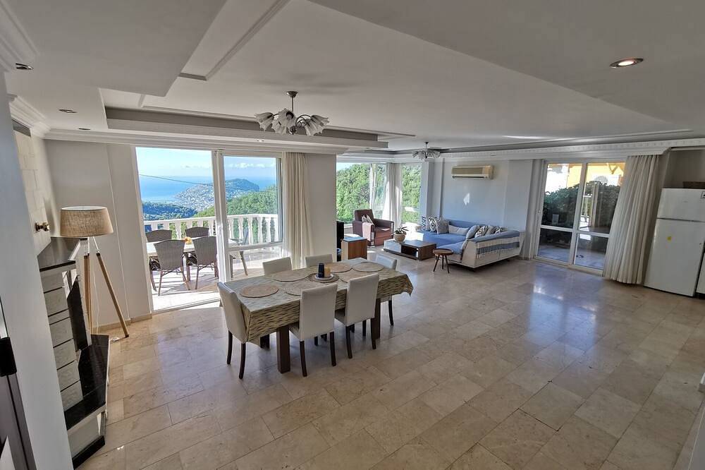 Escape to Alanya: Luxury, & Majestic Views, Alanya Villa 1006 in Alanya, Antalya Province