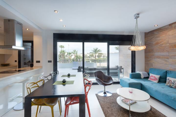 Entire apartment, Apartment in Mil Palmeras with Sea View, Pool, Garden, Terrace, A/C & Wi-Fi in Pilar de la Horadada, Costa Blanca