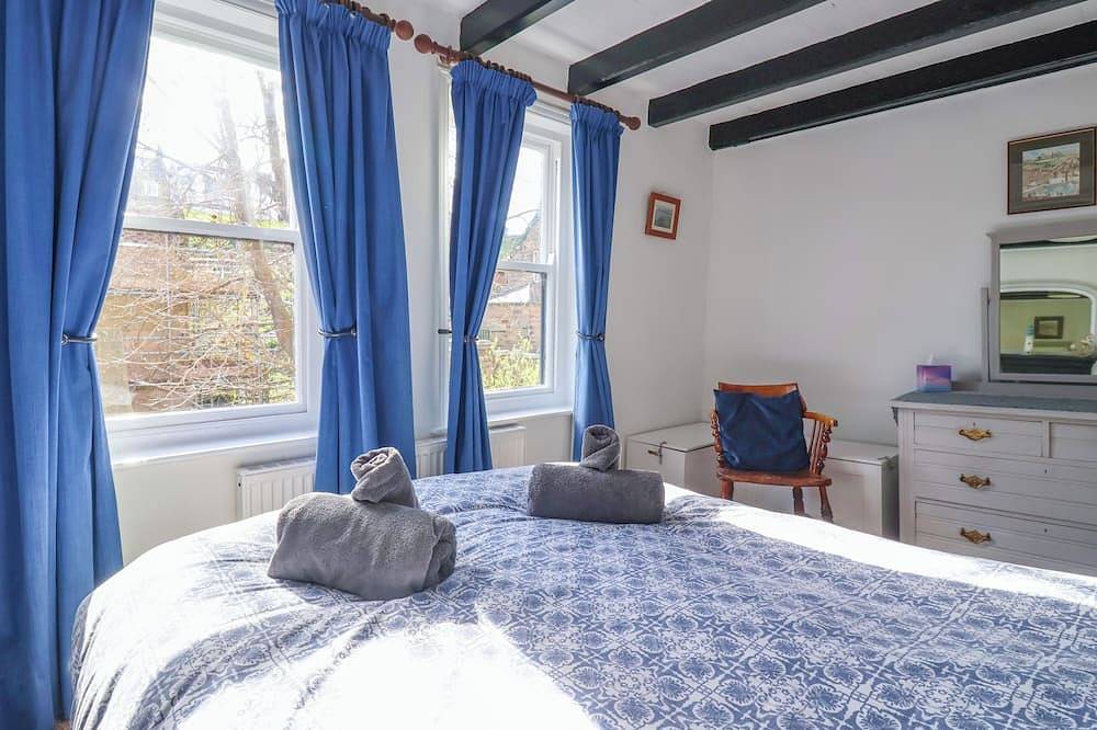 Roseberry Cottage, family friendly in Robin Hood’s Bay in Robin Hood's Bay, North York Moors National Park