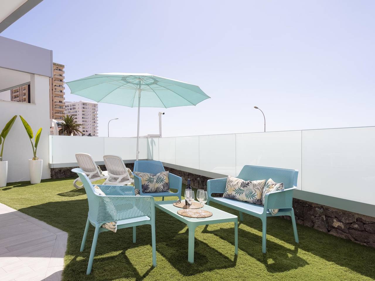 Ganze Ferienwohnung, Spektakuläres Ferienhaus Mit Terrasse Und Teilmeerblick in Playa Paraíso, Adeje