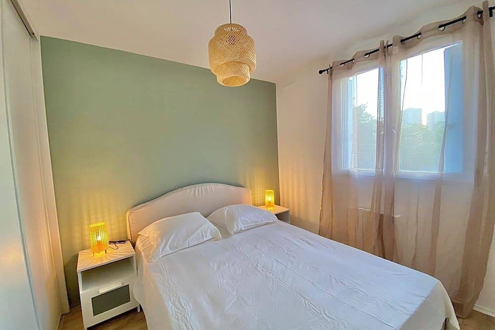 Entire apartment, Modern 3 bedrooms, train, tramway, airport in Nice (France), Nice region