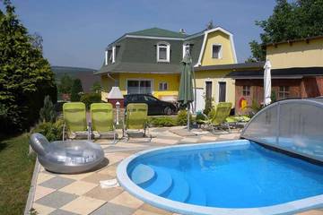 Ferienhaus für 8 Personen, mit Balkon und Garten sowie Pool in Plattensee nordufer