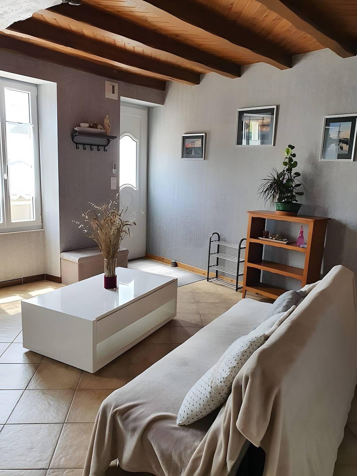 Appartement entier, Appartement « Chez Catherine et Gérard » avec terrasse privée, Wi-Fi et climatisation in Tonnay-Charente, Région de Rochefort