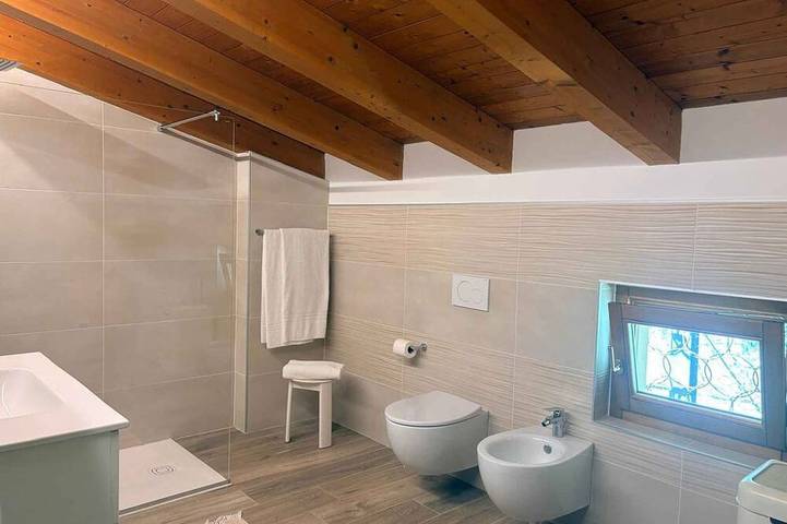 Ganze Wohnung, Ferienwohnung mit Seeblick, Pool und Klimaanlage in Limone sul Garda, Gardasee-Berge