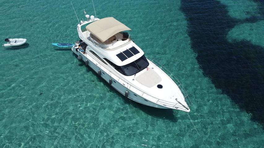 Bateau pour 4 personnes, avec terrasse et vue en Corse - 2