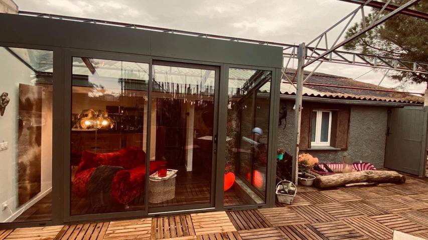 Location de vacances pour 2 personnes, avec jardin ainsi que vue et piscine à Semussac - 3