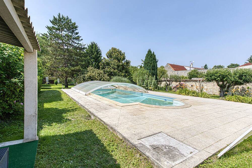 Gorgeous home in Saint-Jean-d'Angély in Saint-Jean-d'Angély, Saint-Jean-d'Angély region