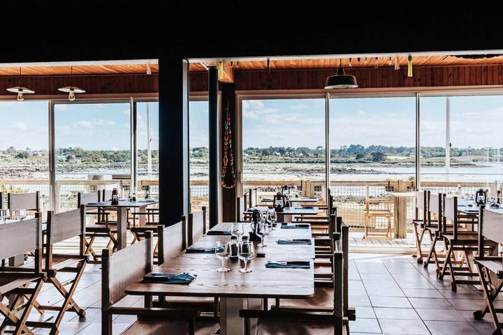 Camping pour 4 personnes, avec vue ainsi que piscine et terrasse dans Côte de Granit Rose - 4