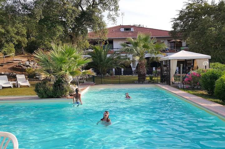 Appartamento vacanze per 5 persone, con balcone e piscina nonché giardino - 1