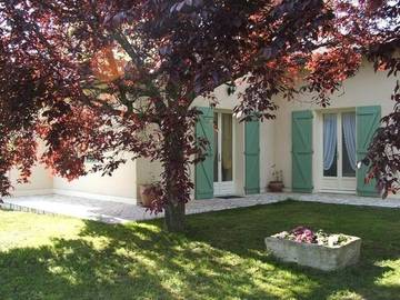 Gîte pour 4 personnes, avec vue ainsi que piscine et jardin à Montpezat-de-Quercy