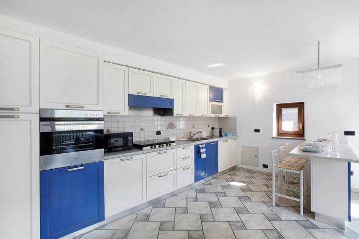 Ganze Wohnung, Apartment „Casa Sabrina - Blu“ mit Bergblick, privatem Garten und Wlan in Comune di Sarre, Walliser Alpen