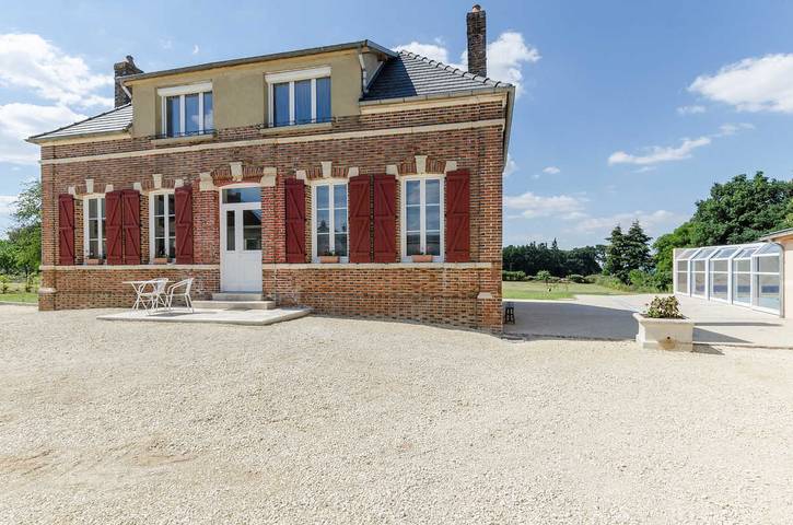Gîte pour 6 personnes, avec Terrasse ainsi que Jardin et Piscine dans Palis