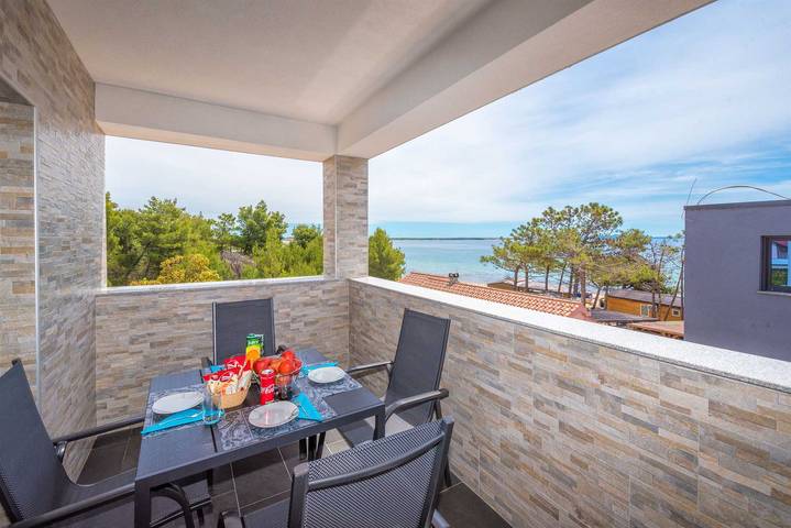 Ferienwohnung für 6 Personen, mit Balkon und Balkon/Terrasse auf Vir