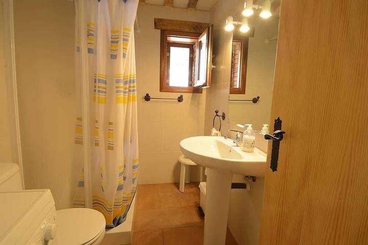 Appartement entier, Gîte Mas Romeu pour 5 personnes in Arbúcies, Montseny Natural Park