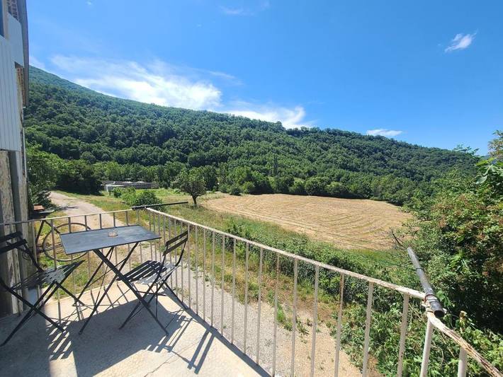 Gîte pour 8 personnes, avec piscine ainsi que vue et terrasse, animaux acceptés à Montbrun-les-Bains - 2