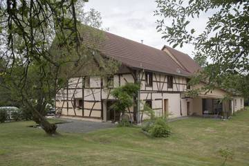 Gîte pour 12 personnes, avec piscine ainsi que terrasse et jardin dans Territoire de Belfort