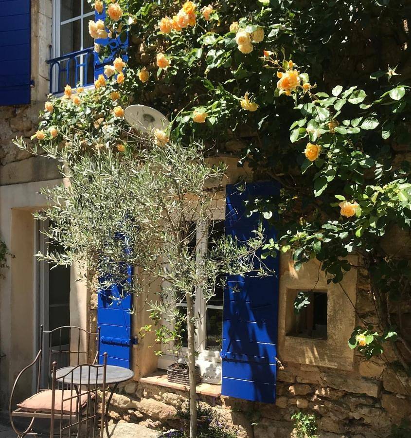 Double Room with Shower in Suze-la-Rousse, Région de nyons
