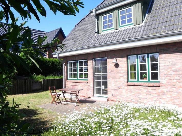 Ferienwohnung mit Meerblick für 2 Personen, mit Terrasse und Garten sowie Ausblick in Nebel